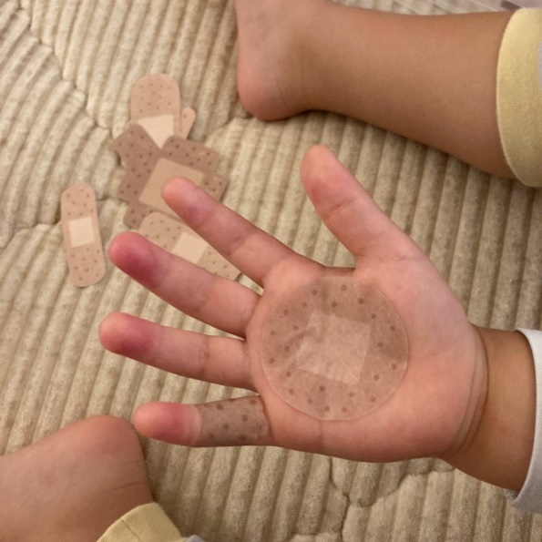 ペタペタ貼ってます！