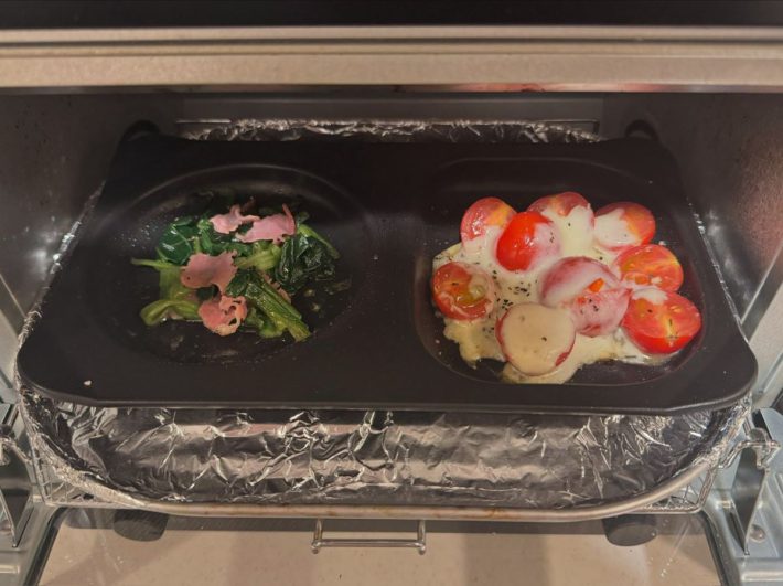 ほうれん草のソテーやトマトのチーズ焼きも作れる