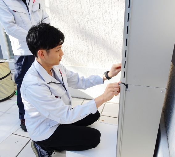 キンライサーのスタッフによる設置作業の様子