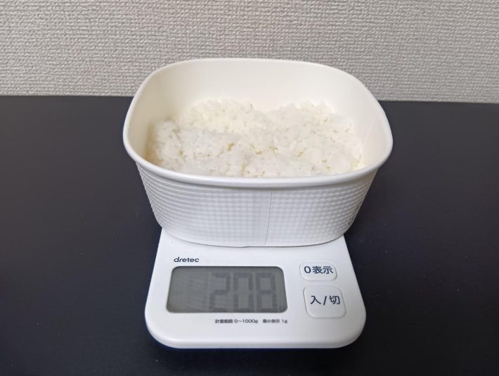 メンチカツカレーのご飯の重さ