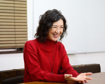 赤間麻里子さん