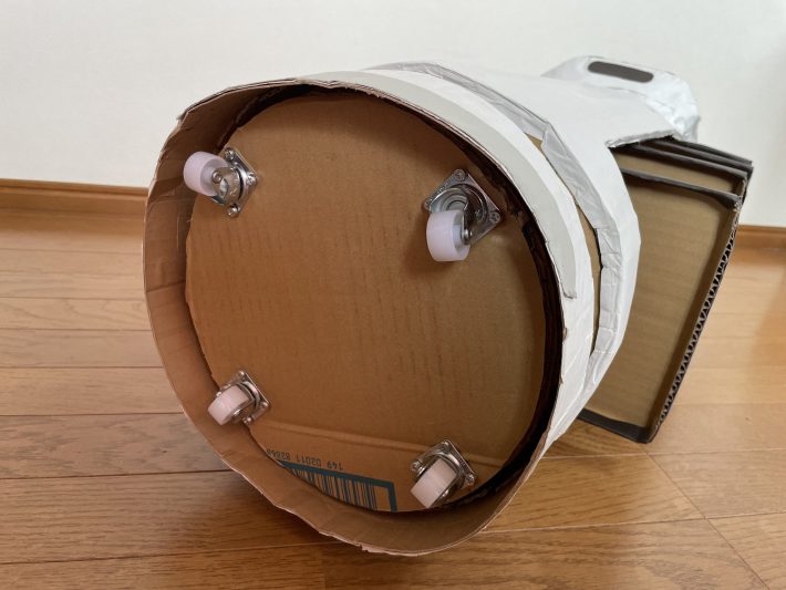 キャスターが付いています