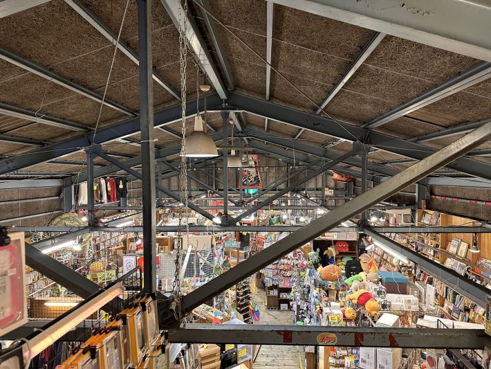 ヴィレッジヴァンガード本店