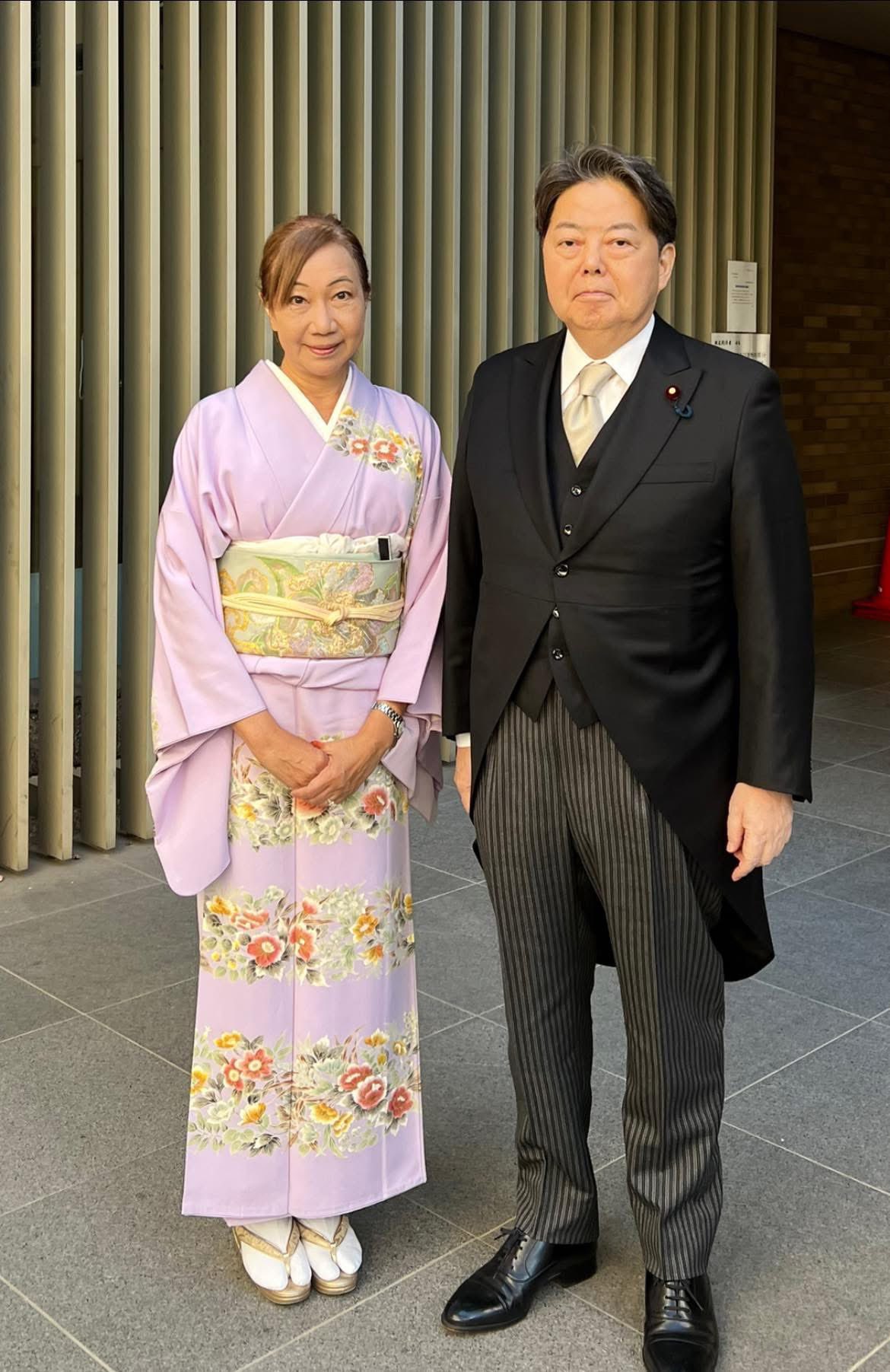林 芳正 妻