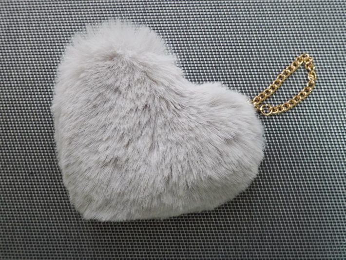 「ハート型チャームエコBAG」880円/税込