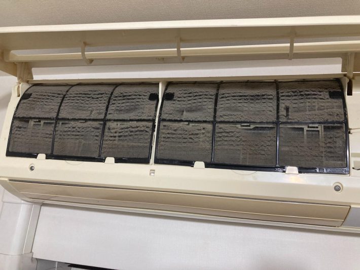 フィルターを掃除していないエアコン