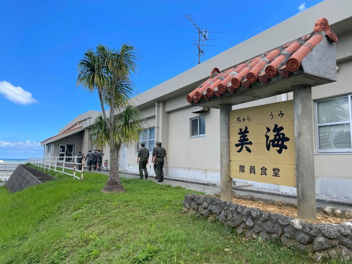 jieitai1204_shokudou