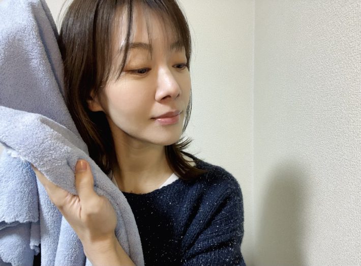 無印良品「水のいらないシャンプー」を使う高木沙織