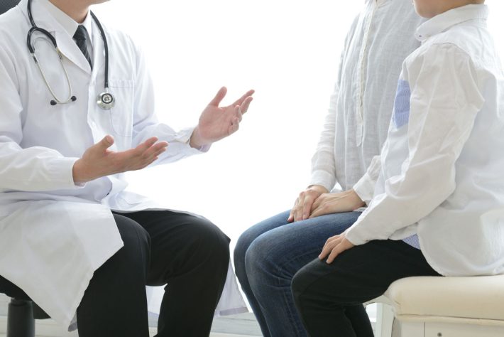 小児科を受診する親子