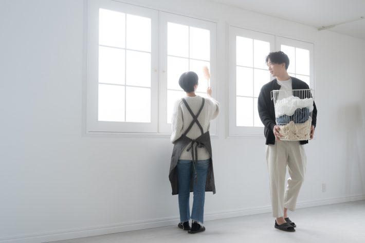 家事を分担するカップル