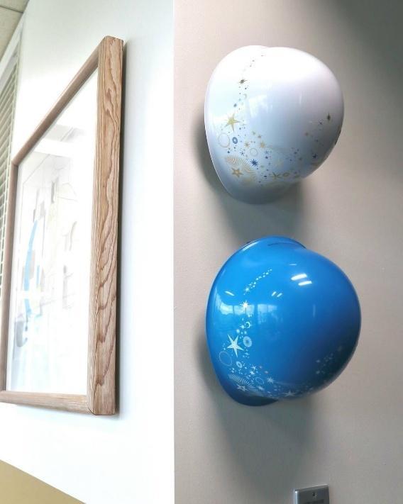 壁掛けにして飾ったヘルメット