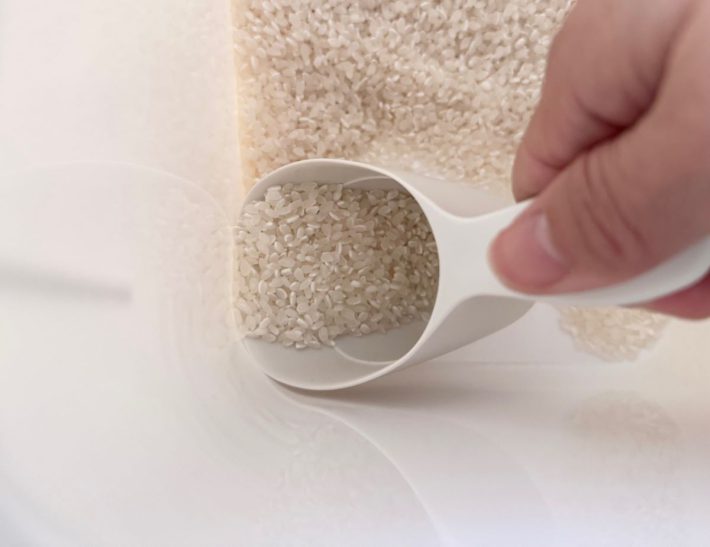 カップの先端部分が薄く、底のお米がすくいやすい