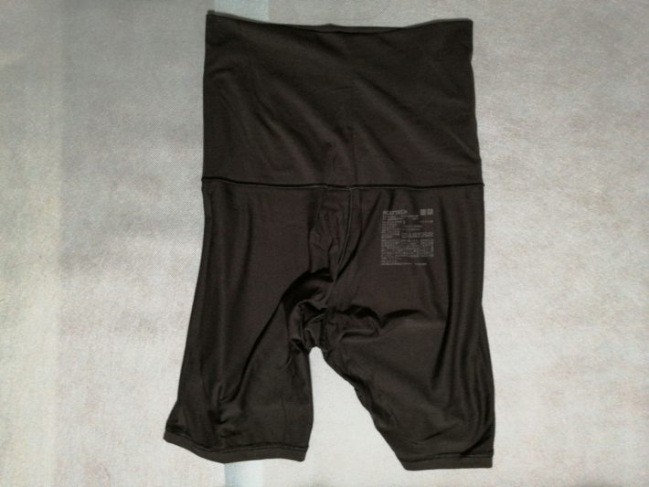 黒の防寒インナー