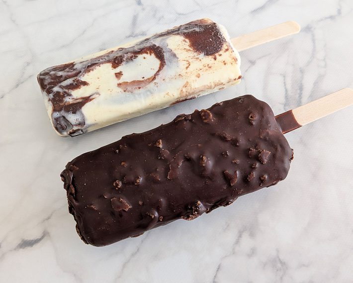 上がチョコバッキーバニラ、下がチョコバッキー　カジゴン