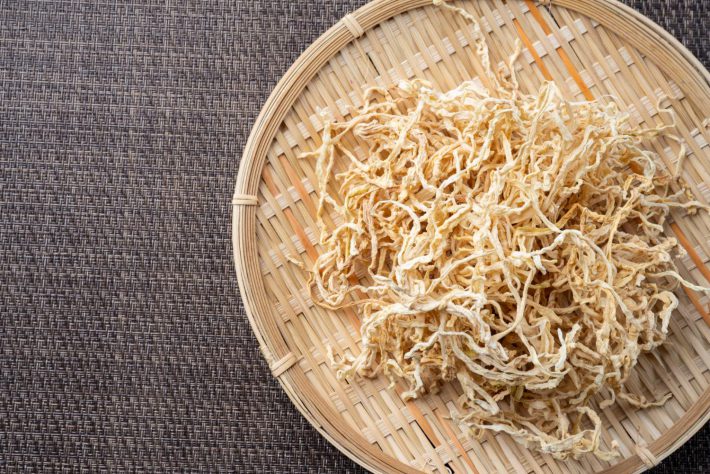 ざる上の切り干し大根