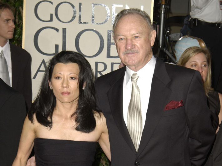 ジーン・ハックマンと妻のベッツィー・アラカワ