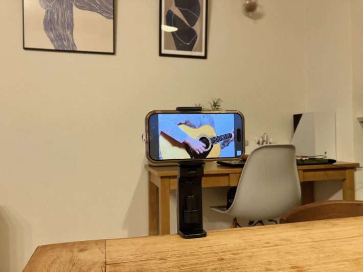 スマホを設置してもぐらつくこともなし