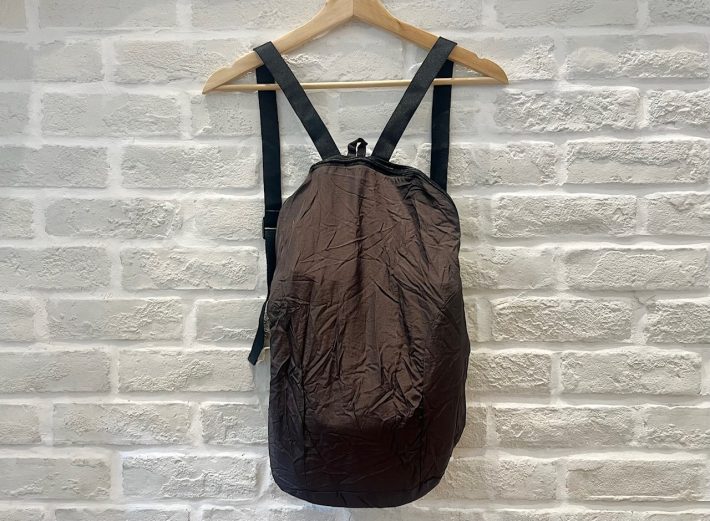 ダイソー　『Standard Products(スタンダードプロダクツ)』の折りたたみリュック