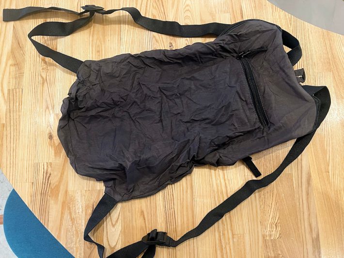 ダイソー　『Standard Products(スタンダードプロダクツ)』の折りたたみリュック