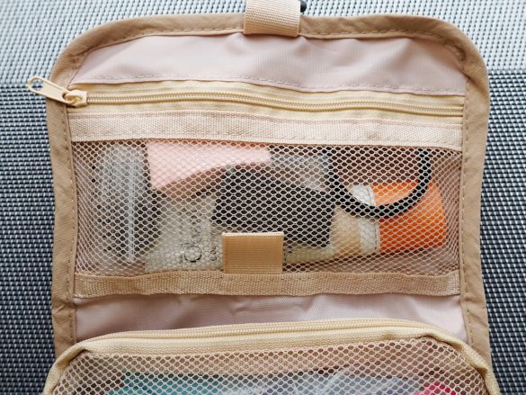 ダイソーブランド『Standard Products(スタンダードプロダクツ)』「ソフトナイロン吊り下げバッグ（3段：BE）」