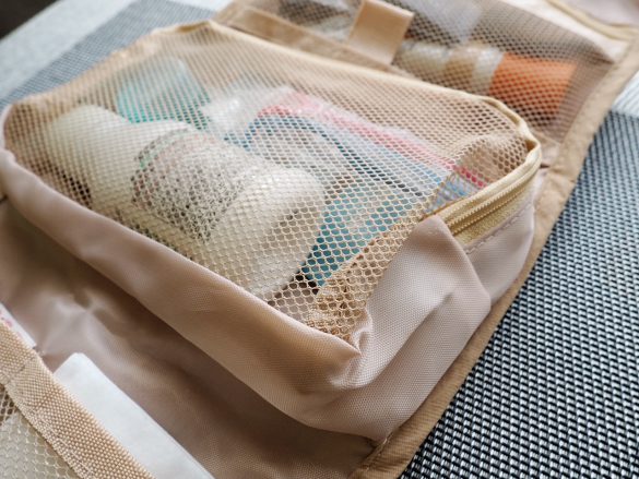 ダイソーブランド『Standard Products(スタンダードプロダクツ)』「ソフトナイロン吊り下げバッグ（3段：BE）」