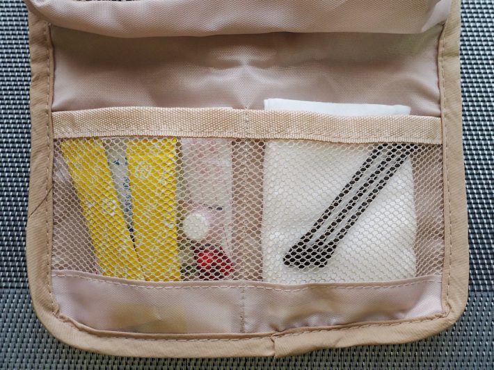 ダイソーブランド『Standard Products(スタンダードプロダクツ)』「ソフトナイロン吊り下げバッグ（３段：BE）」