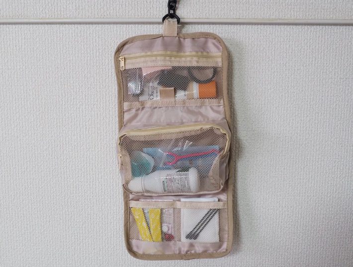 ダイソーブランド『Standard Products(スタンダードプロダクツ)』「ソフトナイロン吊り下げバッグ（３段：BE）」