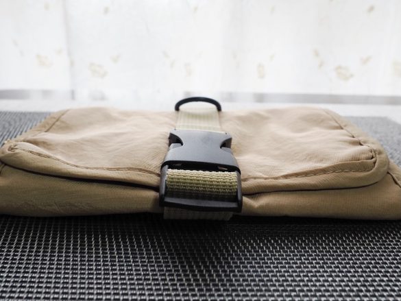 ダイソーブランド『Standard Products(スタンダードプロダクツ)』「ソフトナイロン吊り下げバッグ（3段：BE）」