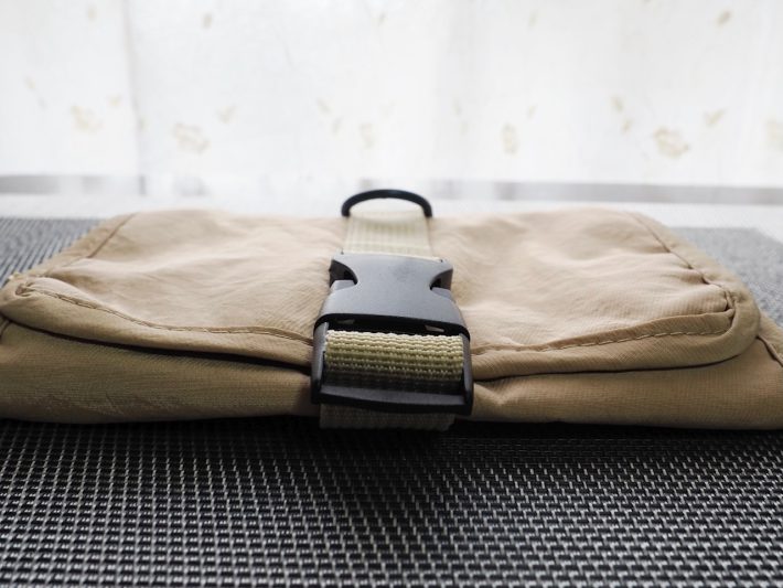 ダイソーブランド『Standard Products(スタンダードプロダクツ)』「ソフトナイロン吊り下げバッグ（３段：BE）」