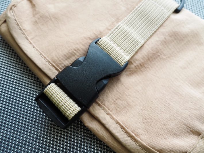 ダイソーブランド『Standard Products(スタンダードプロダクツ)』「ソフトナイロン吊り下げバッグ（３段：BE）」