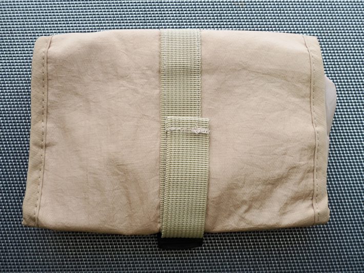 ダイソーブランド『Standard Products(スタンダードプロダクツ)』「ソフトナイロン吊り下げバッグ（３段：BE）」