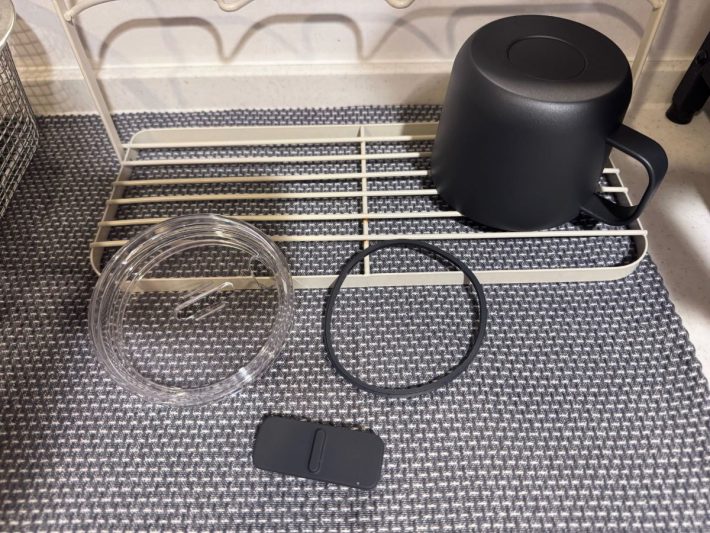 フタやパッキンなどのパーツを全て取り外して洗える