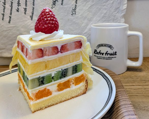 ミックスフルーツを使ったクレープケーキ