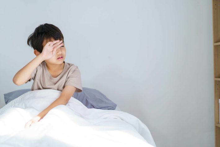 眠そうな子供