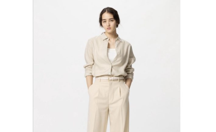 ユニクロ「タックワイドパンツ」