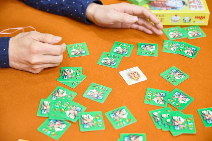 すごろくやが開発した未就学児もできるカードゲーム「イチゴリラ」