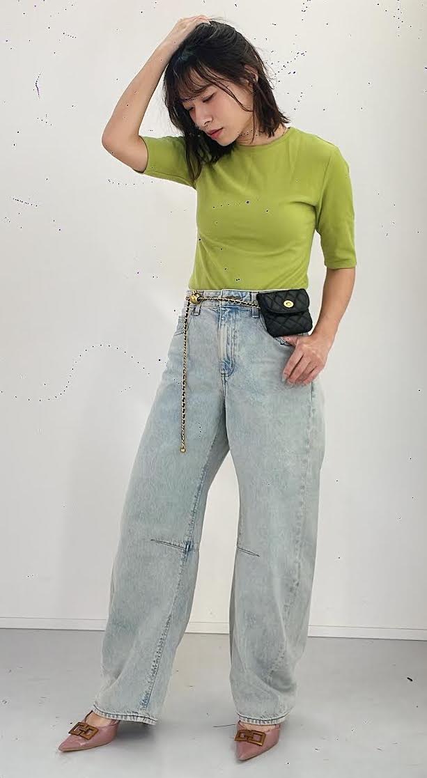 ベルトなどでアクセントをつけても