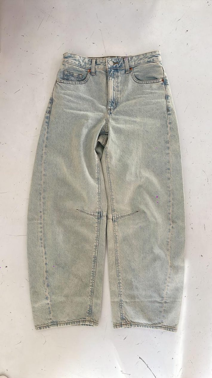 太ももあたりはスッキリ、膝下から緩やかにふっくら