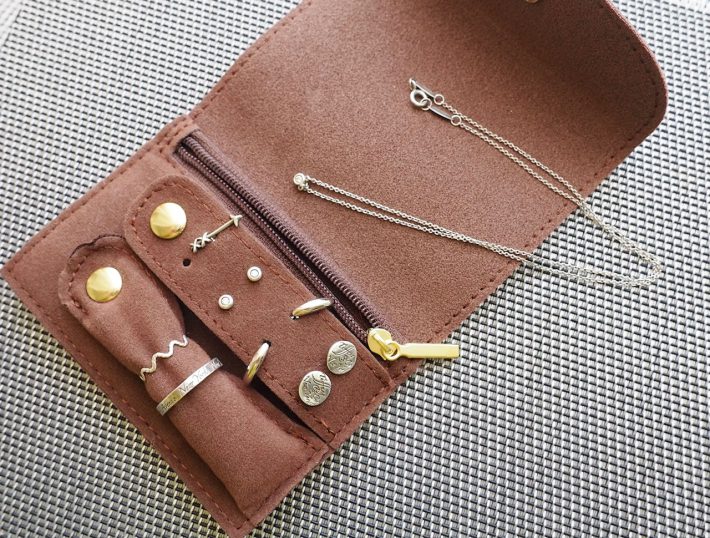 ダイソー　アクセサリーポーチ