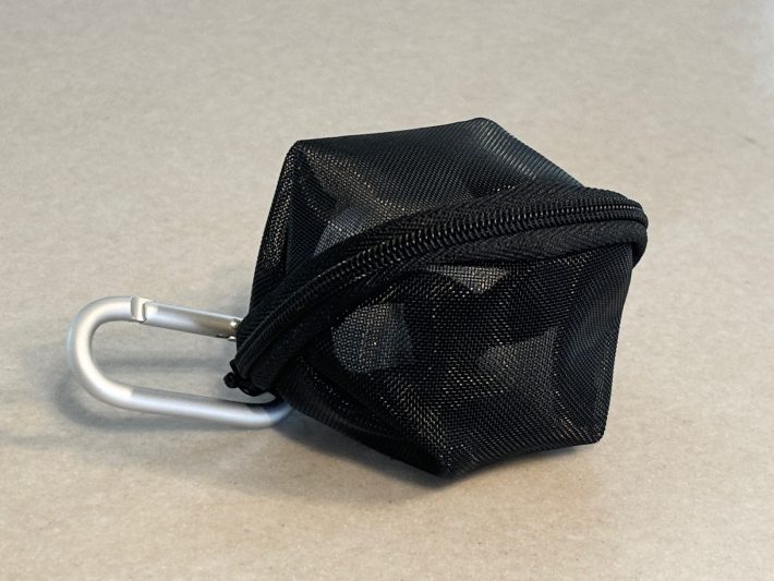 ナイロンメッシュコンパクトポーチ　590円（税込）