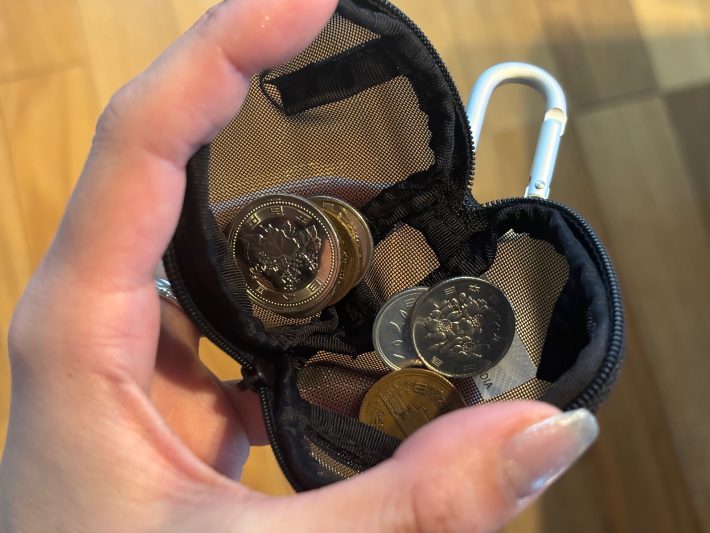 ナイロンメッシュコンパクトポーチ　590円（税込）