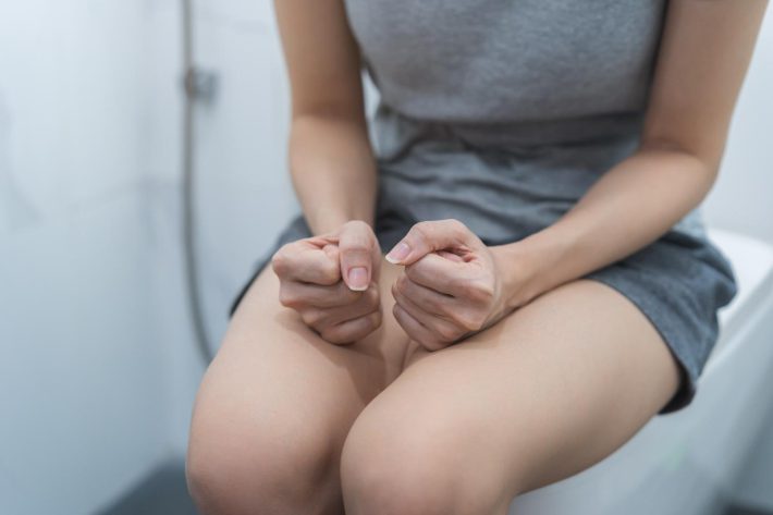 トイレにいる女性