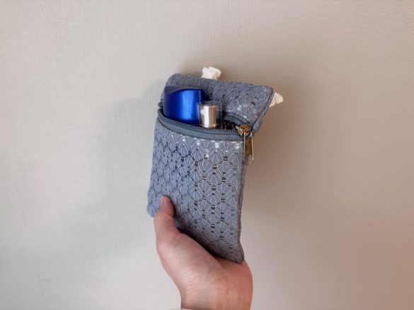 日焼け止めやミストを立てて収納することも可能