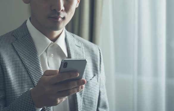 男性　スマホ　マッチングアプリ