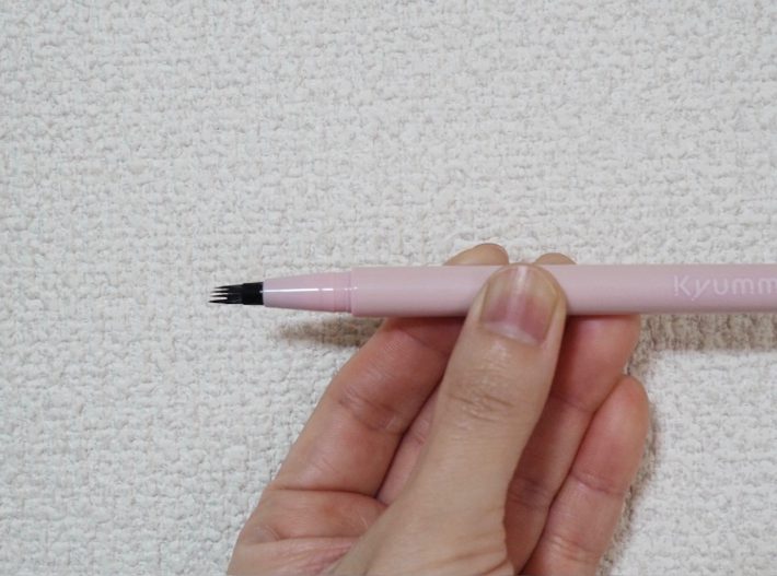 ダイソー「KM 4ブラッシュリキッドライナー」