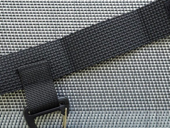 「リュックにプラス ベルトカラビナ」