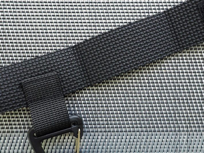 「リュックにプラス ベルトカラビナ」