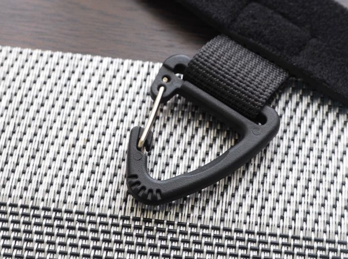 「リュックにプラス ベルトカラビナ」