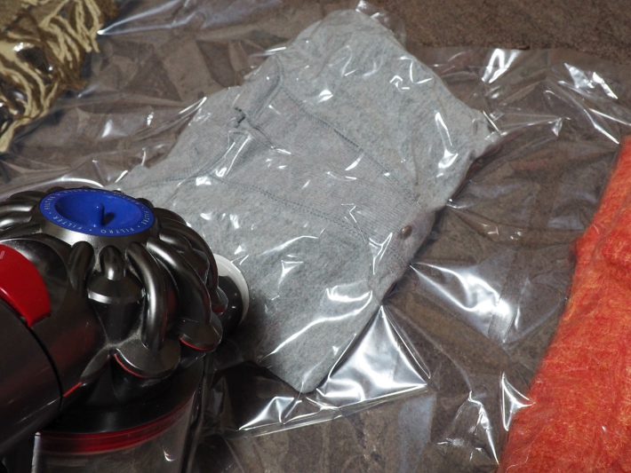 ダニ対策吊るせる衣類圧縮袋