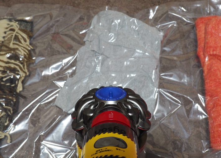 ダニ対策吊るせる衣類圧縮袋